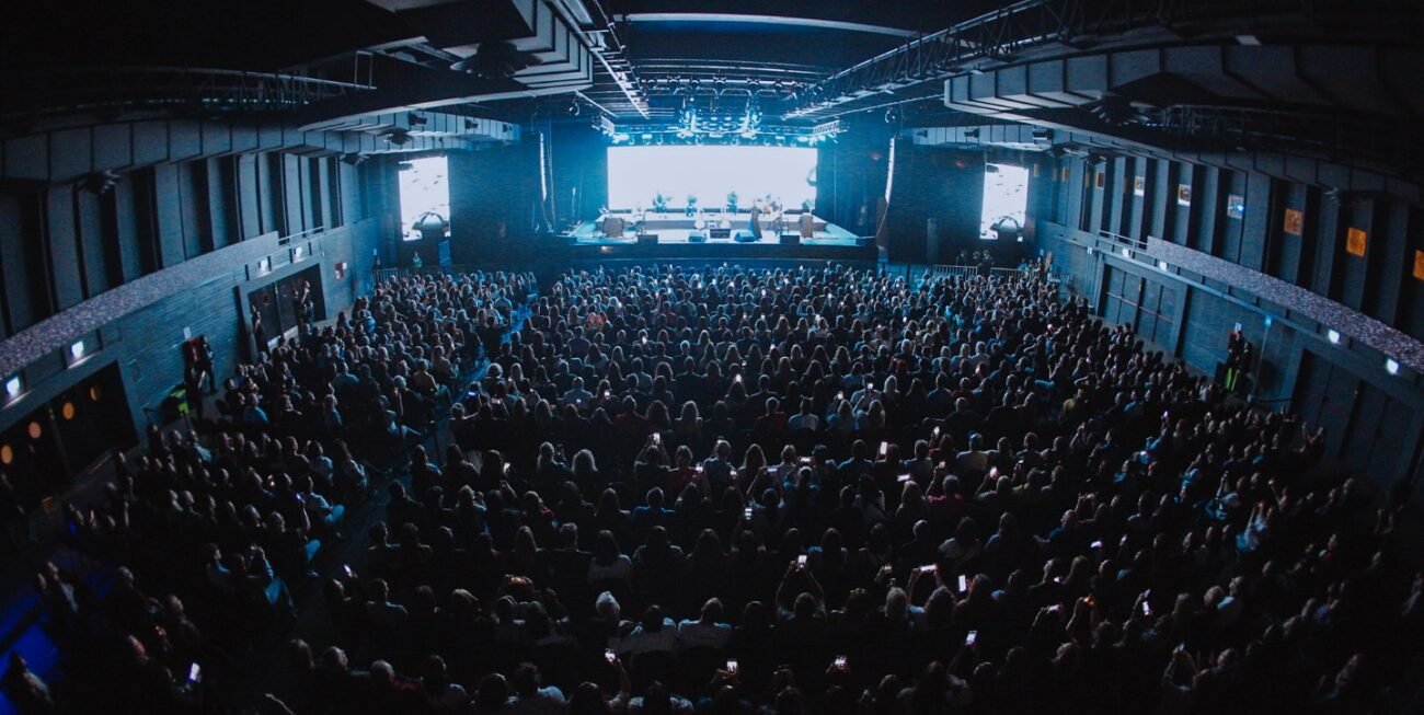 Es uno de los espacios más representativos de la cultura musical rosarina. Con una destacada ubicación y una acústica privilegiada, se ha consolidado como un punto que impulsa a artistas locales y regionales, fomentando el acceso del público a una oferta diversa y auténtica. Desde su origen, mantiene un vínculo profundo con la historia musical de la ciudad, honrando su legado y acompañando el crecimiento de nuevas generaciones de músicos.