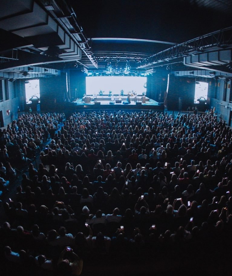 Es uno de los espacios más representativos de la cultura musical rosarina. Con una destacada ubicación y una acústica privilegiada, se ha consolidado como un punto que impulsa a artistas locales y regionales, fomentando el acceso del público a una oferta diversa y auténtica. Desde su origen, mantiene un vínculo profundo con la historia musical de la ciudad, honrando su legado y acompañando el crecimiento de nuevas generaciones de músicos.